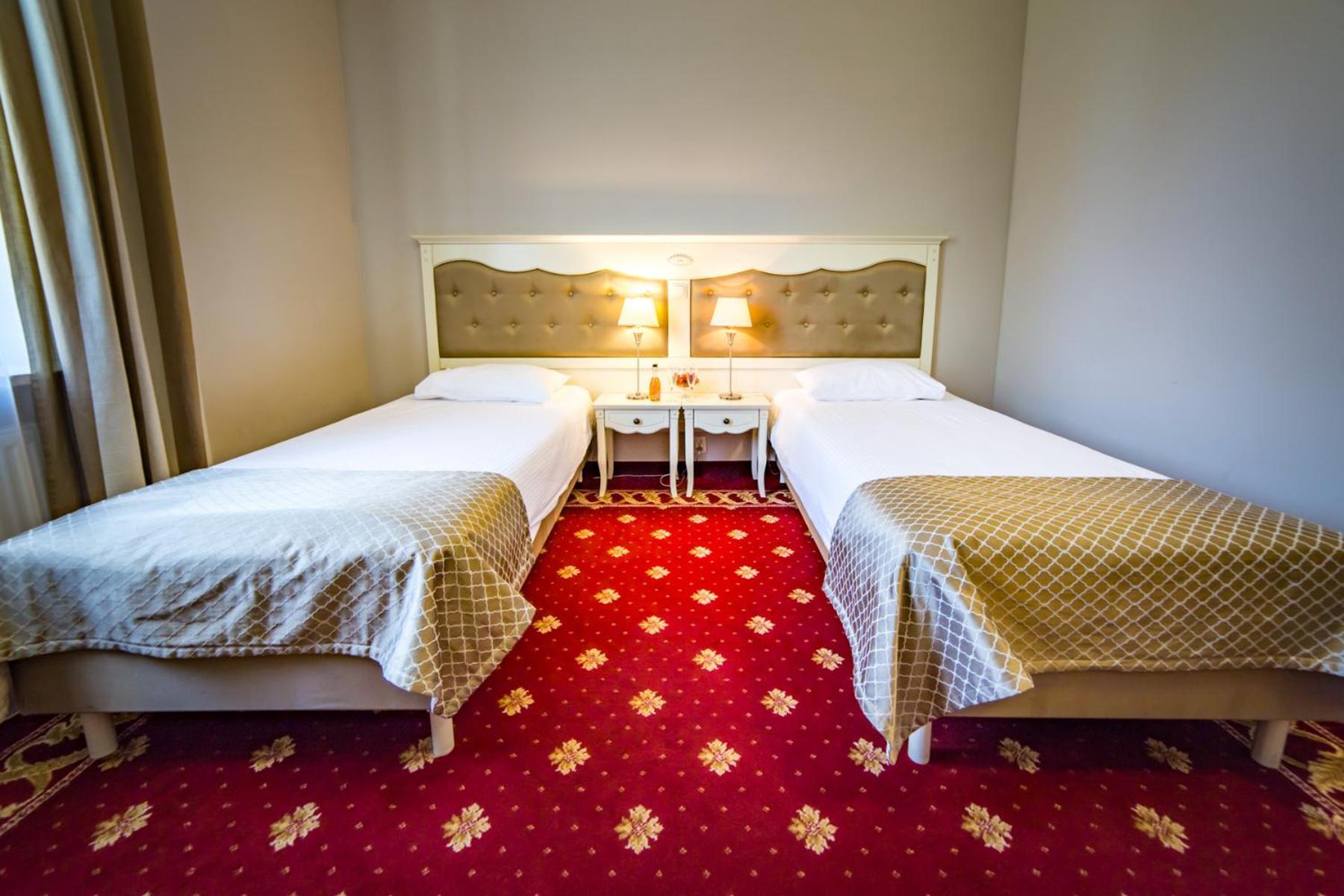 Hotel Sobienie Krolewskie Sobienie Szlacheckie Luaran gambar