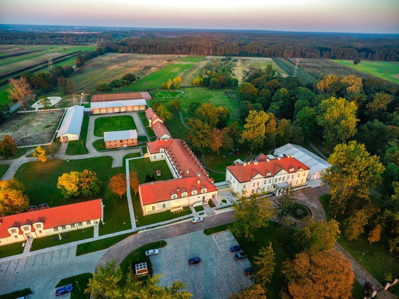 Hotel Sobienie Krolewskie Sobienie Szlacheckie Luaran gambar