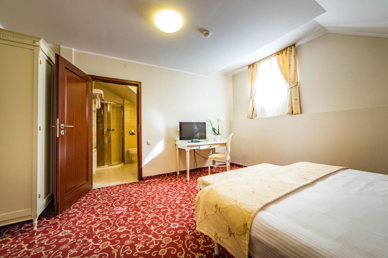 Hotel Sobienie Krolewskie Sobienie Szlacheckie Luaran gambar