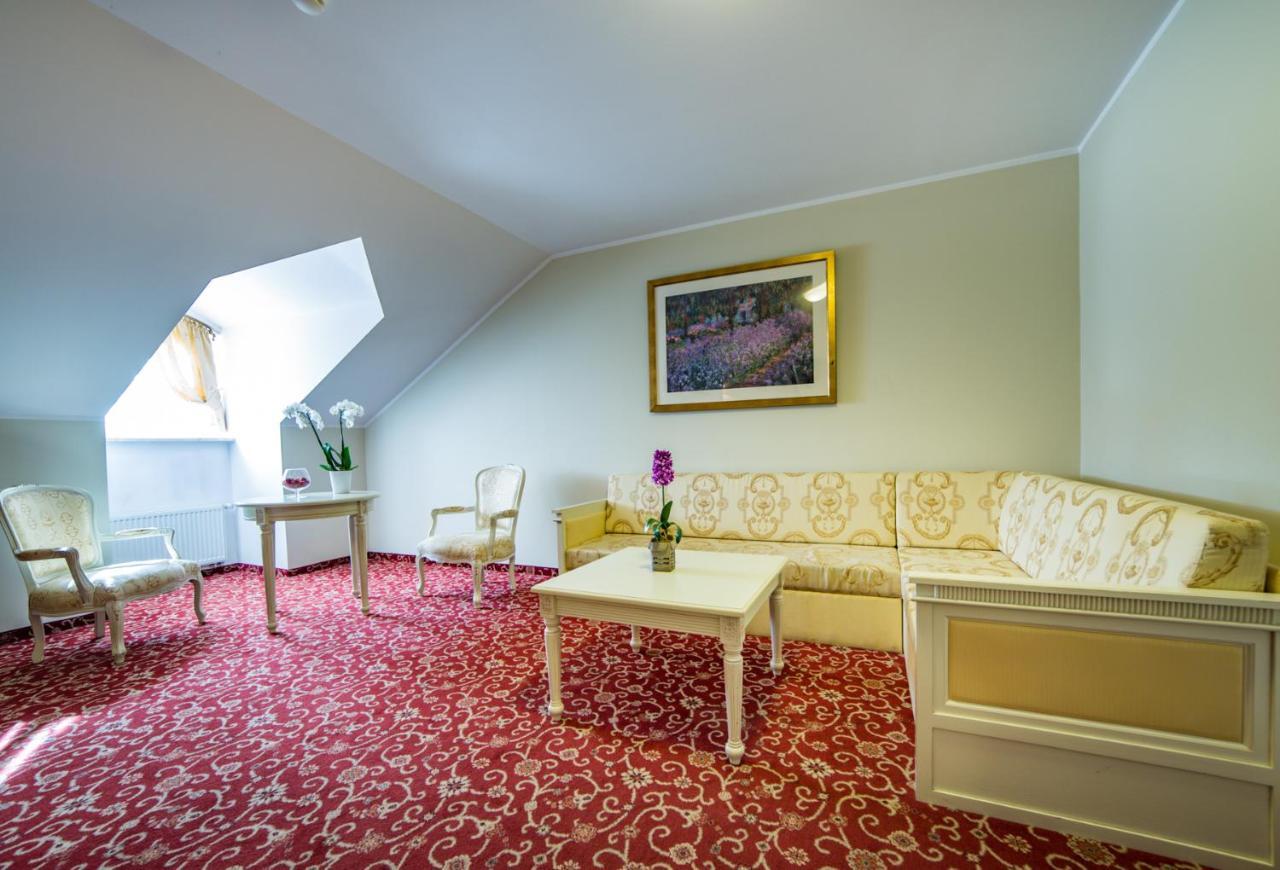Hotel Sobienie Krolewskie Sobienie Szlacheckie Luaran gambar
